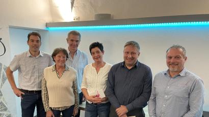 Bild: Nicola Wallner/exb
Der TC Rot-Weiß Paulsdorf ehrt langjährige Mitglieder (von links): Thomas Poeplau, Spartenleiterin Klara Mulzer, Michael Mulzer, Irene Koch, Wolfgang Bernet und SSV-Vorsitzender Hans-Jürgen Hammer.