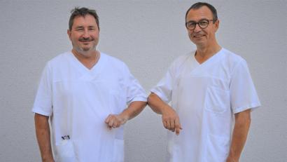 Bild: Marion Hausmann/exb
Dr. Dietmar Milkiewicz (links) verstärkt als Oberarzt künftig das Team von Dr. Horst Schneider am Krankenhaus St. Barbara Schwandorf.