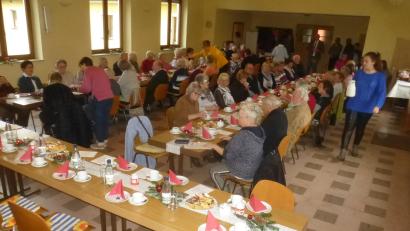 Bild: mad
Einen unterhaltsamen Nachmittag verbrachten die Schwarzhofener Senioren auf Einladung von Markt und Pfarrgemeinde.