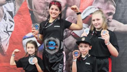 Bild: Erich Aul/exb
Die erfolgreichen Athleten des Kickboxclubs Amberg Fighting Spirit, (von links) Mila Wurster, Jenny Wurster, Joel Hannusch und Laura Paßler.