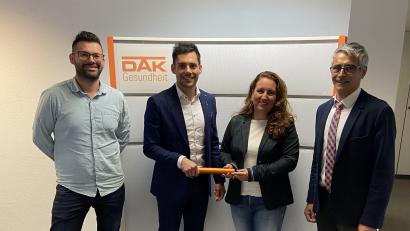 Bild: DAK Amberg/exb 
Neuer Chef bei der DAK (von links): Martin Schmidt (Stellvertreter), Leiter Stefan Wittmann, Caroline Schießl (Vorgängerin) und Hermann Zeissner (Leiter Serviceregion Nordbayern) .
