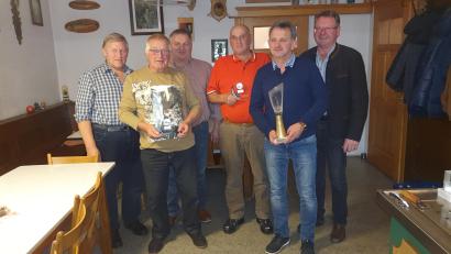 Bild: Martin Fuchs/exb
Beim Züchterabend des Kaninchenzuchtvereins wurden die Bestplatzierten ausgezeichnet.