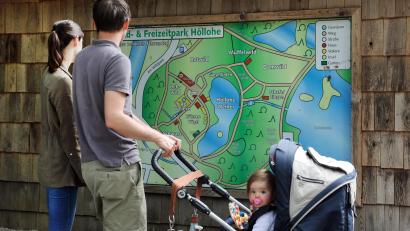 Archivbild: ggö
Der Wild- und Freizeitpark Höllohe wird besonders im Sommer stark frequentiert. Auf der Übersichtstafel sieht man links oben einen Parkplatz ausgewiesen. Der reicht aber schon lange nicht mehr aus.