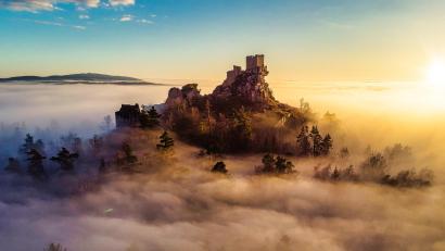 Bild: Thomas Würl/exb
Das Titelblatt des Kalenders. Es zeigt die Burgruine Flossenbürg, fotografiert von Thomas Würl.