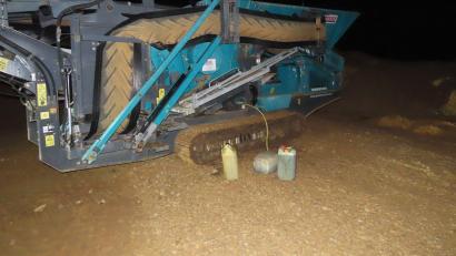 Bild: Polizeiinspektion Sulzbach-Rosenberg/exb
Ein Dieb hat rund 100 Liter Diesel aus einer mobilen Siebanlage im Gewerbepark Neuöd abgezapft.