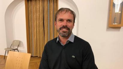 Bild: ck
Michael Gösl (FDP/UW) verliert sein Stadtratsmandat, weil er Nachfolger von Außendienstleiter Karl Frey wird. Er tritt den Post am 1. Januar 2023 an. Listennachfolgerin ist die Kaimlinger Ortssprecherin Petra Reil.