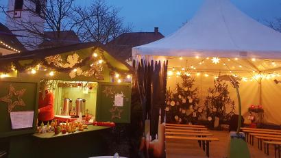 Bild: Stadtmarketing Tirschenreuth/exb
Der Stadtmarketingverein lädt ab Dienstag, 6. Dezember, allabendlich wieder zu den Betthupferlgeschichten auf dem Marktplatz ein.