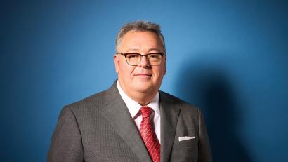 Bild: BLZK
Dr. Dr. Frank Wohl, Zahnarzt in Grafenwöhr (Landkreis Neustadt/WN) und seit 3. Dezember 2022 Präsident der Bayerischen Landeszahnärztekammer (BLZK). Amtszeit 2022 bis 2026.