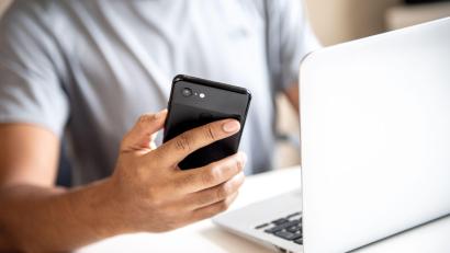 Symbolbild: Zacharie Scheurer/dpa
Bei einem Kauf im Internet wurde eine Sulzbach-Rosenbergerin misstrauisch. Sie besprach sich mit ihrem Mann und ließ ihr Konto sperren.