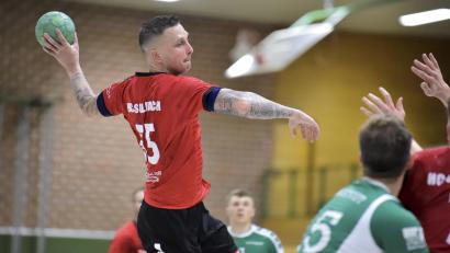 Archivbild: Hubert Ziegler
Der HC Sulzbach (links Milan Stancic) kämpfte sich nach einem Sechs-Tore-Rückstand zurück ins Spiel, letztlich stand er aber mit leeren Händen da.