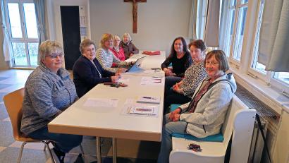Archivbild: bsc
Das bisherige Vorstandsteam des Frauen- und Müttervereins, von links Christine Schultes, Irene Hasenfürter, Anita Grünbauer, Christa Schraml, Elisabeth Mühlbauer, Petra Gärtner, Edith Trießl und Monika Seidel, braucht Nachfolger. Doch niemand war bei der Generalversammlung bereit, ein Amt im Vorstand zu übernehmen.