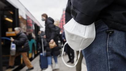 Symbolbild: Julian Rettig
Im öffentlichen Nahverkehr muss in Bayern ab Samstag keine Maske getragen werden.