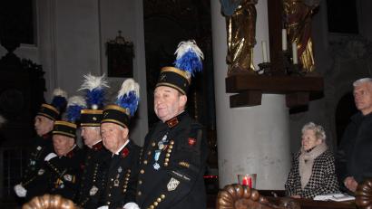 Bild: ads
Der Kreis der Zeitzeugen des Amberger Bergbaus schrumpft alle Jahre mehr. Dennoch halten die ehemaligen Steiger an ihrer Tradition der Barbarafeier in der Georgskirche fest.