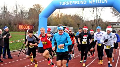 Bild: R. Kreuzer
Hier starten die Damen- und Herrengruppe zum Fun-Run-Nikolausstart des TB Weiden.