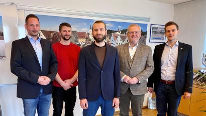 Bild: Stadt Schwandorf/exb
Johannes Stapf (Mitte) wurde als neuer Klimaschutzmanager der Stadt im Rathaus begrüßt.
