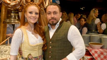 Archivbild: Felix Hörhager/dpa
Model Barbara Meier und Ehemann Klemens Hallmann sind zum zweiten Mal Eltern geworden