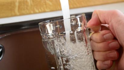 Bild: bey
Der Wasserpreis im Bereich des Marktes Eslarn steigt ab 1. Januar 2023 von bisher 1,44 Euro auf 1,79 Euro pro Kubikmeter an.