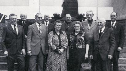 Archivbild: gi
1977 beging der VdK-Ortsverband Moosbach mit damals 72 Mitgliedern das 30. Jubiläum. 
Das Bild zeigt die damalige Vorstandschaft mit (vorne, von links) Johann Prem, Eduard Forster, Barbara Reger, Maria Zachow und Johann Bapist Balk sowie (hinten, von links) Franz Hierold, Emmeram Achmann, Josef Piehler, Andreas Rupprecht und Johann Gall. An diesem Sonntag wird wieder gefeiert.