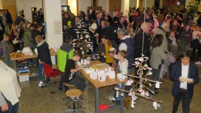 Bild: adj
Gut besucht war der Adventsmarkt im Gymnasium