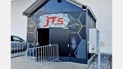 Bild: Dobler
Die Wackersdorfer Diskothek JT's hat vor ungefähr sechs Wochen neu eröffnet und musste am letzten Wochenende auf Anweisung der Polizei schon wieder geschlossen werden. Nur vorübergehend, wie die Betreiber versichern, die auf ein baldiges grünes Licht aus dem Landratsamt hoffen