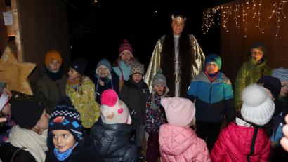 Bild: mfh
Große Überraschung für die kleinen Besucher: das Christkind war auf dem Weihnachtsmarkt.
