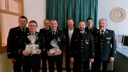 Bild: FFW Pursruck/exb
Ehrungen standen bei der Pursrucker Feuerwehr auf der Tagesordnung. Von links: Erich Deichl, Werner Gottschalk, Reinhard Biehler, Anton Rumpler, Alwin Märkl, Günther Rumpler, Dominik Ernst und Fredi Weiß.