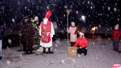 Bild: bkr
Der Nikolaus zu Besuch bei den Feuerdrachen.