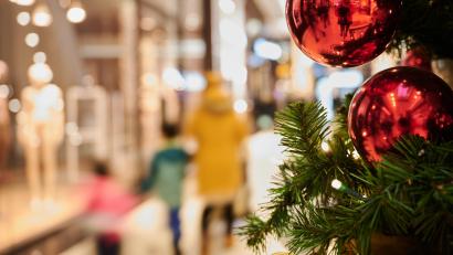 Symbolbild: Annette Riedl
Das diesjährige Weihnachtsgeschäft findet in Zeiten der Lieferengpässe und des Materialmangels statt.