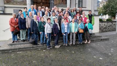 Bild: Waltraud Schönberger/exb
Die Landvolkgruppe besuchte die Grabkirche mit Wandfresken aus dem Leben von Bruder Klaus.