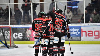 Archivbild: SignaLight
Die Amberger Spieler durften auch in Königsbrunn jubeln.