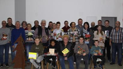 Bild: Schützenverein Erbendorf/exb
Ein Teil der Gewinner des Nussschiessens des Erbendorfer Schützenvereins.