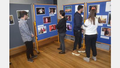 Bild: fz
Vier jungen Studenten sind die Organisatoren der Ausstellung "The Forgotten Team".