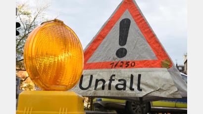 Symbolbild: Patrick Seeger/dpa
In der Nähe von Hirschau haben sich zwei Autos mit den Spiegeln berührt. Jetzt ermittelt die Polizei wegen Unfallflucht.