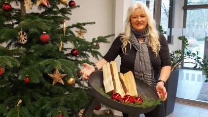 Bild: Maria Dirnberger/exb
Ehrenamtskarten-Inhaberin Petra Höfler aus Nittenau durfte sich über eine Feuerschale freuen.