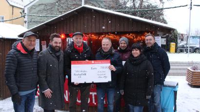 Bild: Martin Schmidberger/exb
Die SPD Neustadt/WN hat der Tafel eine Spende überreicht.