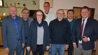Bild: jr
Mit diesem Team geht der ATS Mitterteich in die kommenden zwei Jahre. Mit dabei sind (von links) Peter Haibach, Peter Pufler, Bärbel Pufler, Josef Wedlich, Vorsitzender Andreas Dreßel, Klaus Schuller und Bürgermeister Stefan Grillmeier.