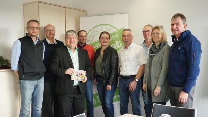 Bild: Elke König/exb
Das Gespräch mit den Grünen-MdBs Stefan Schmidt (Dritter von links) und Tina Winklmann (Mitte) suchten die BBV-Vertreter (von links) Martin Seidl, Josef Wittmann, Michael Hofmann, Andreas Schmid, Franz Obeth, Manuela Pronath und Josef Irlbacher.