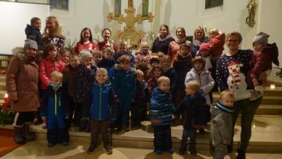 Bild: bk
Ein musikalisches Weihnachtsgeschenk machen die Harmony Sounds zusammen mit den Kindern den Zuhörern in der Pfarrkirche