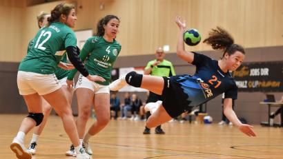Bild: Büttner
Auch Vanessa Szameitat (rechts) vom HC Weiden war im Spitzenspiel gegen die SG Rohr/Pavelsbach erfolgreich.