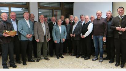 Bild: Hirsch
Der Landkreissportverband ehrte langjährige Funktionäre der Vereine und des Verbandes. In Zukunft soll Landrat Thomas Ebeling (rechts) den Vorsitz des Verbandes übernehmen.