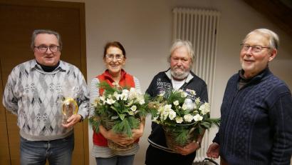 Bild: hmr
Bei (von links) Klaus Rösch, Monika Kunz und Walter Pilsak bedankte sich Ludwig Spreitzer mit Geschenken für die musikalische Unterstützung in den vergangenen Monaten.