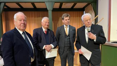 Bild: fphs
Ehrungen beim Lions-Club: Im Bild von links Gerd Lamberts, Oskar Deininger, Präsident Christian Roßner und Hans-Frieder Roblick.