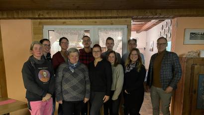 Bild: Reitverein Waldsassen/exb
Das Vorstandsteam des Reit- und Fahrvereins, von links Susan Feistenauer, Tina Kastl, Vanessa Söllner, Nadine Peterhans, Vorsitzender Johannes Mayer, Anna Lena Mayer, Zweiter Vorsitzender Philipp Schultes, Marina Achammer, Felix Dubrowski, Jennifer Schnabel und Bürgermeister Bernd Sommer.