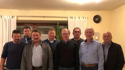 Bild: FBG Kemnath/exb
Die Verantwortlichen bei der Forstbetriebsgemeinschaft Kemnath sind Stefan Koschta, Josef Stock, Oskar Kastner, Walter Ehlich (Geschäftsführer), Franz Griener (vorne von links), Wolfgang Müller, Josef Hösl und Mattias Griener (hinten von links).