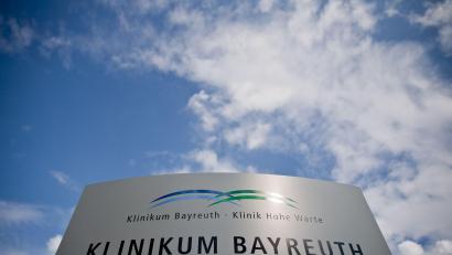 Symbolbild: Daniel Karmann/dpa
Von Donnerstag, 15. Dezember, bis einschließlich Donnerstag, 22. Dezember, darf kein Besuch in das Klinikum Bayreuth.