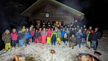 Bild: Lukas Brunner/exb
Eine Fackelwanderung führte die Mädchen und Jungs der Kulmainer Pfadfinder zur Bergwachthütte am Tannenberg.