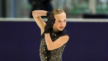 Bild: Hella Höppner
Marie Bierwert (12) aus Weiden gehört zum DEU-Nachwuchskader (NK2), trainiert beim EC Oberstdorf und tritt am 15. Dezember in Nürnberg auf der Eisbühne von Holiday on Ice auf.