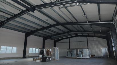 Bild: bey
Der Fuhrpark des städtischen Bauhofes darf im neuen Bauhofgebäude abgestellt werden. Das ist die klare Aussage eines Sachverständigen.