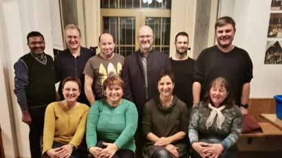 Bild: exb
Die Kolpingsfamilie Ursensollen wählt einen neuen Vorstand (vorn, von links): Marina Nitzbon, Christine Ebert, Martina Adams und Gunda Edenharder; hintere Reihe (von links ): Präses Pater Praveen, Manfred Scharf, Christian Ehbauer, Siegfried Scharf, Manuel Scharf und Jonas Nitzbon.