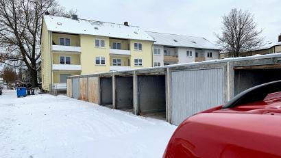 Bild: Gabi Schönberger
Momentan stehen elf Garagen auf dem Privatgrundstück. Diese sollen, sobald das Haus fertig ist, die Studenten nutzen dürfen.